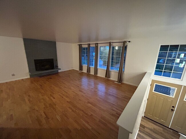Building Photo - 5 Bed, 2.5 Bath Marine Hills House in Fede...