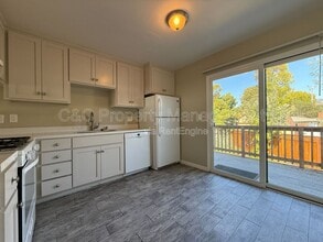 Building Photo - 2895 Capitola Rd