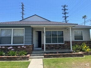 Building Photo - 4502 Dunrobin Ave