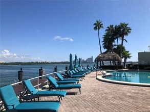 Building Photo - 10350 W Bay Harbor Dr