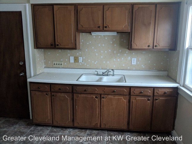 Foto del edificio - 10230-10232 Almira Ave