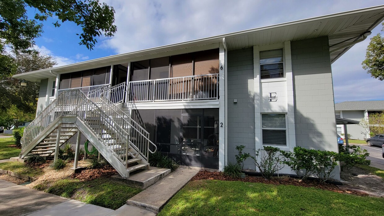 Foto principal - 2nd floor 1 bed/1 bath Unit in Sandlewood ...