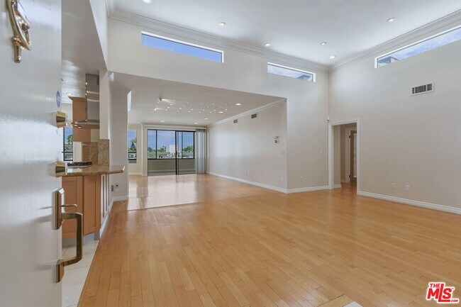 Foto del edificio - 4443 Ventura Canyon Ave