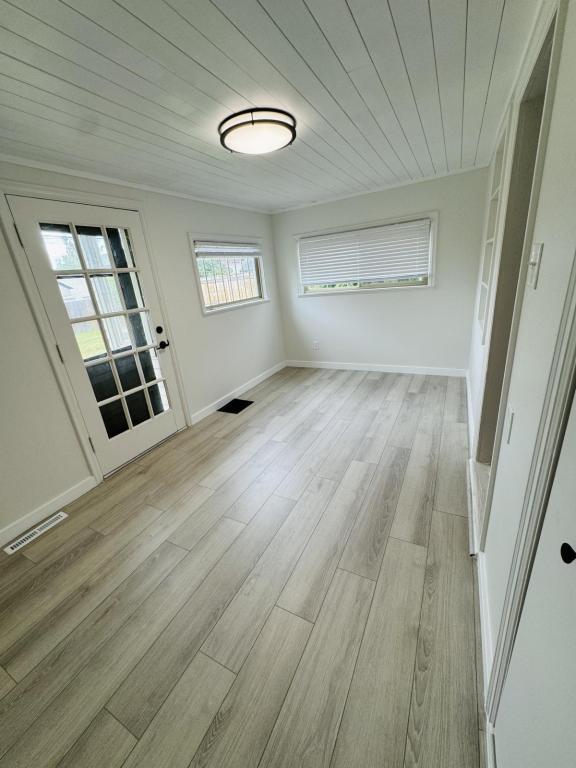 Building Photo - 821 1/2 N Ewing St