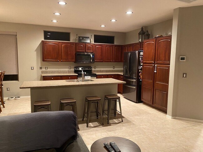 Foto del edificio - Upgraded and Spacious 5 Bed/3 Bath in Northwest Phoenix