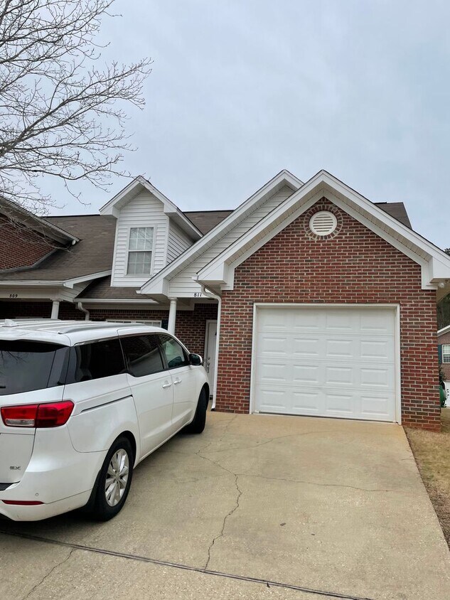 Building Photo - Asbury Hills Townhome