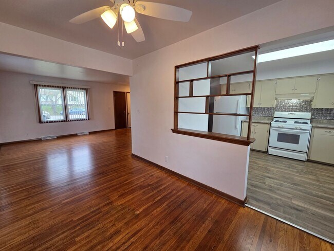 Foto del edificio - W 2nd St 1408-1410