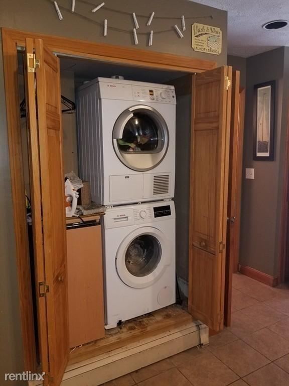 Building Photo - 3 br, 1 bath Apartment - 290 Main St # 1