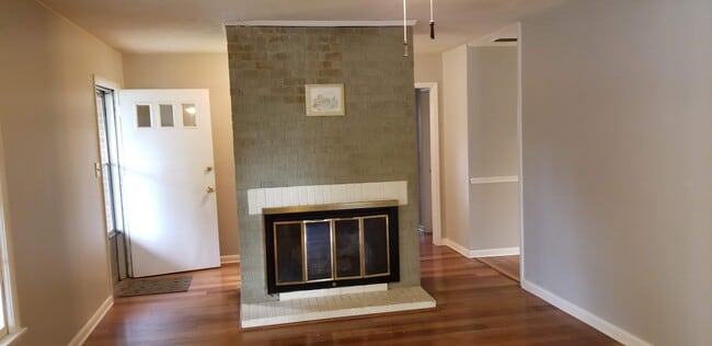 Building Photo - 906 Woodall Ln NW