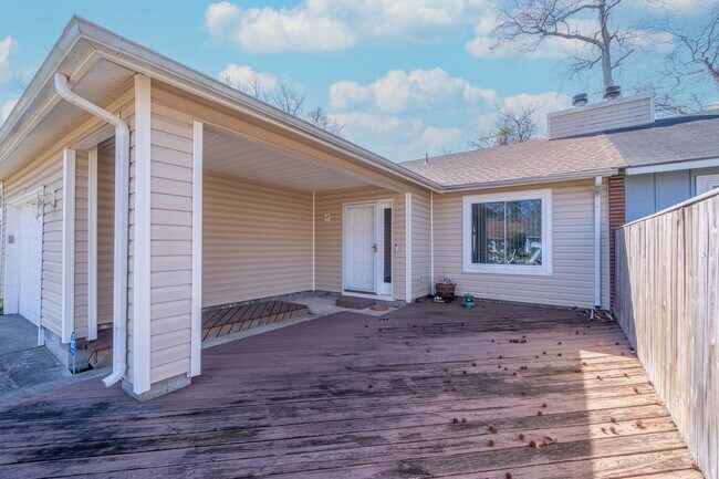 Foto del edificio - 4421 Smokey Lake Dr