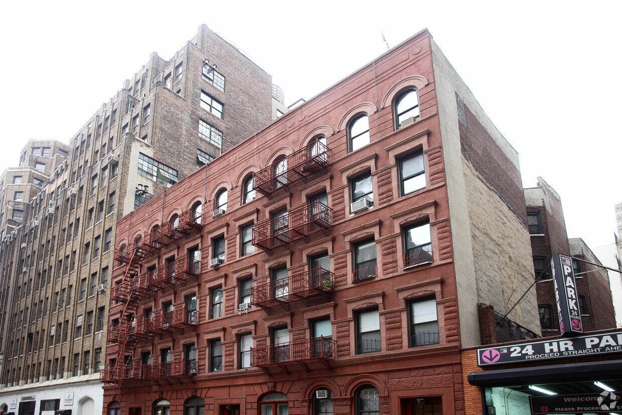 Building Photo - 327-331 W 35th St