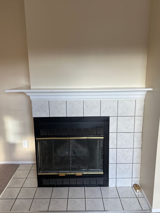 Foto del edificio - Third-Floor 2BR/1.5BA Condo Near I-695