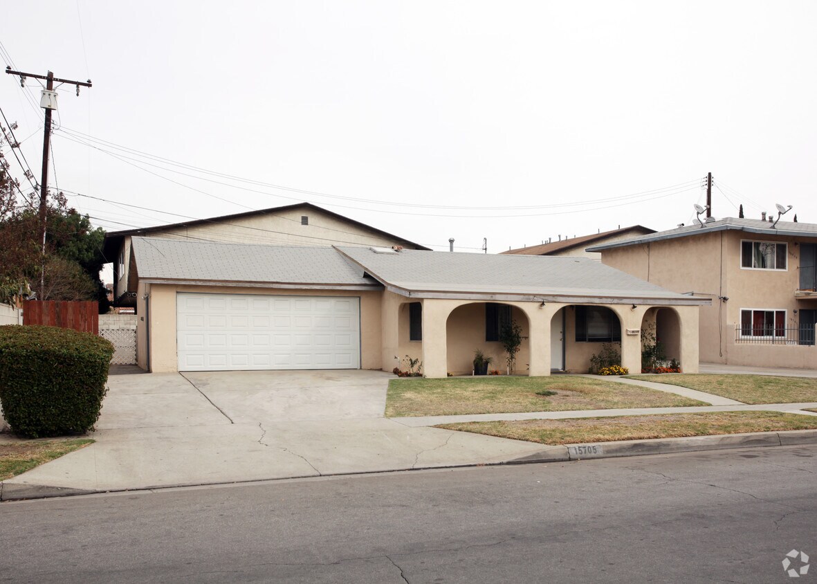 Building Photo - 15705 Cadwell St