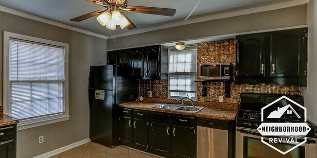 Building Photo - 3849 Kelly Circle S