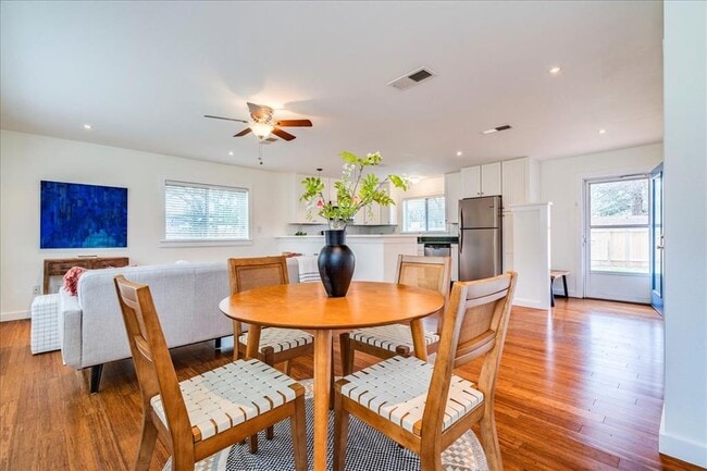 Foto del edificio - 2505 Riddle Rd