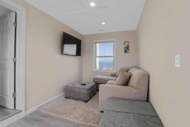 Foto del edificio - 76 Creek Rd