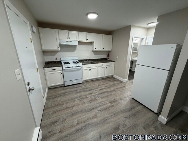 Building Photo - 18 Waugh St