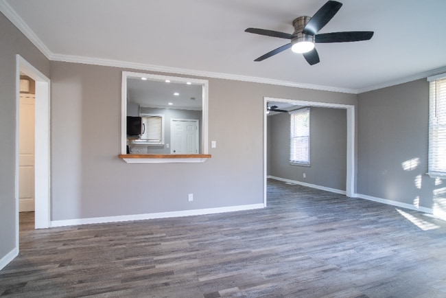 Photo - 2912 Glenwood Ave SE House