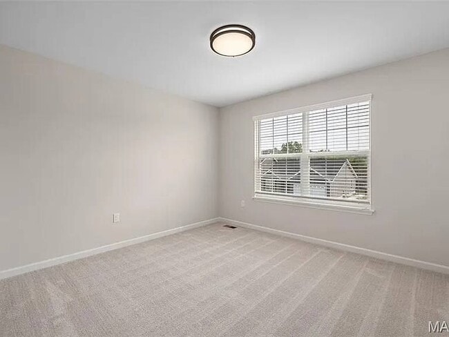 Building Photo - 3304 White Pine Dr