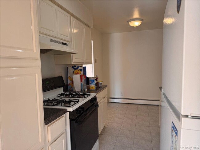 Building Photo - 12 Charles Ln