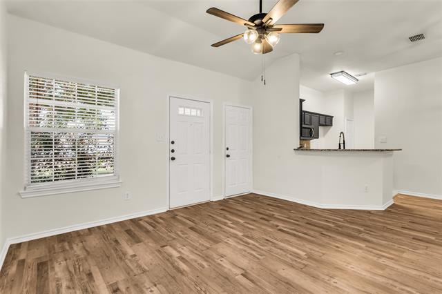 Foto del edificio - 404 Blake Ln