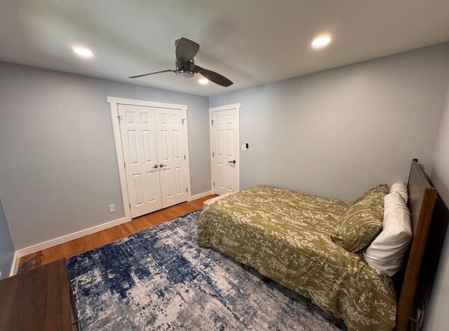 Building Photo - 6569 Braddock Rd