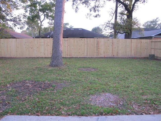 Building Photo - 13410 N Thorntree Dr