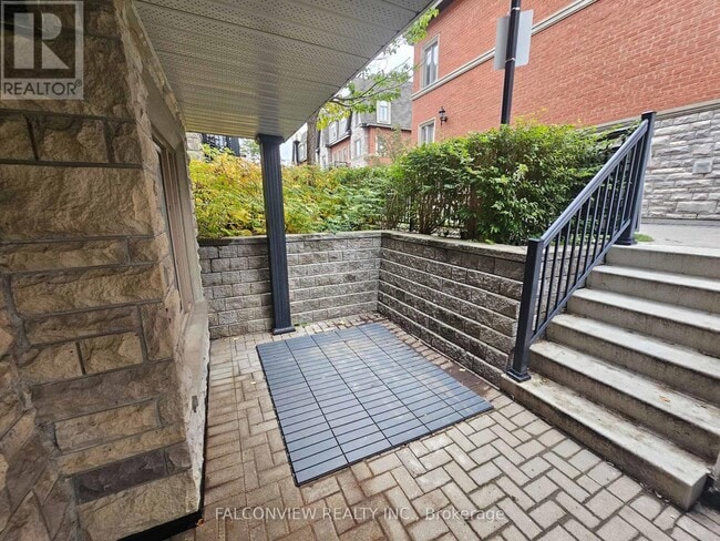 Building Photo - 318 John St.