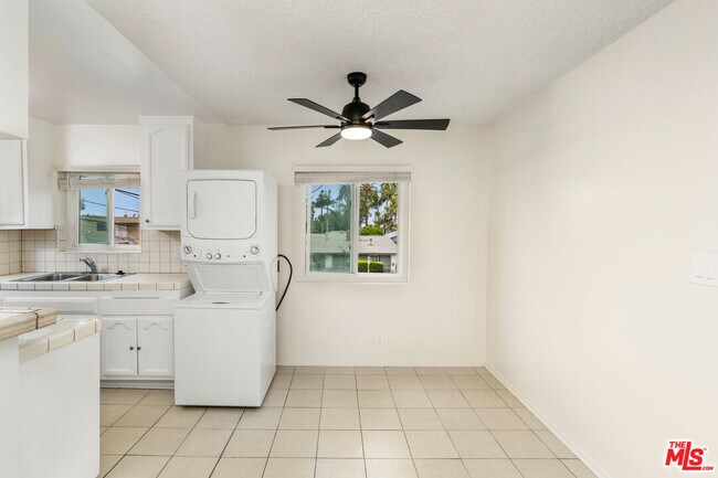 Foto del edificio - 5119 Roseland St