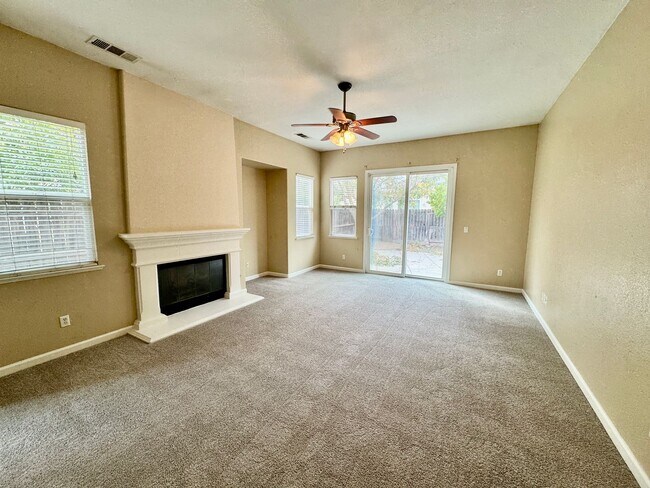 Foto del edificio - 1657 Sugarpine Ct