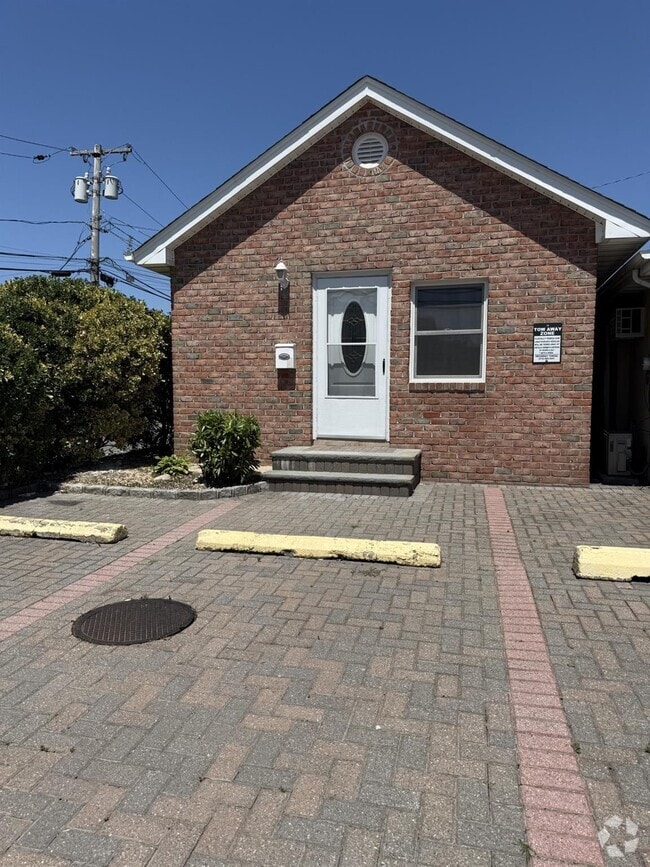 Building Photo - 355 Bayville Ave