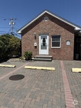 Building Photo - 355 Bayville Ave