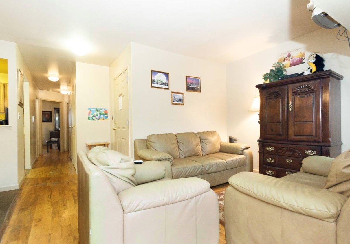 Primary Photo - 1818 Trafalgar Pl