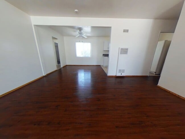 Building Photo - 7 Bedroom 4 Bath Home a hop and a skip to campus- SUPER CLOSE TO CAMPUS!