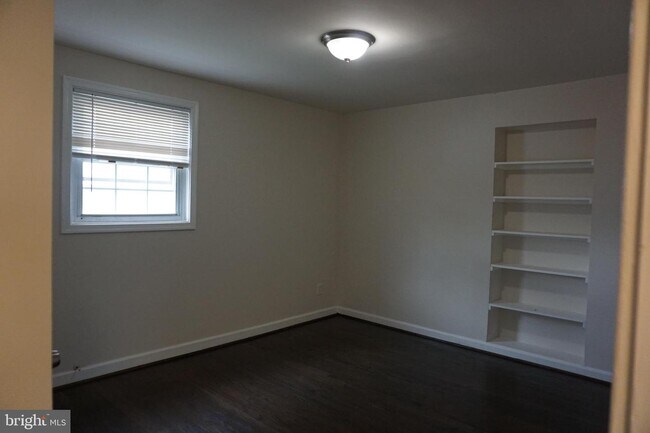 Building Photo - 12208 Edgemont St