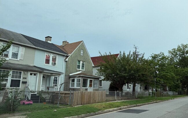 Foto del edificio - 239 St Helena Ave