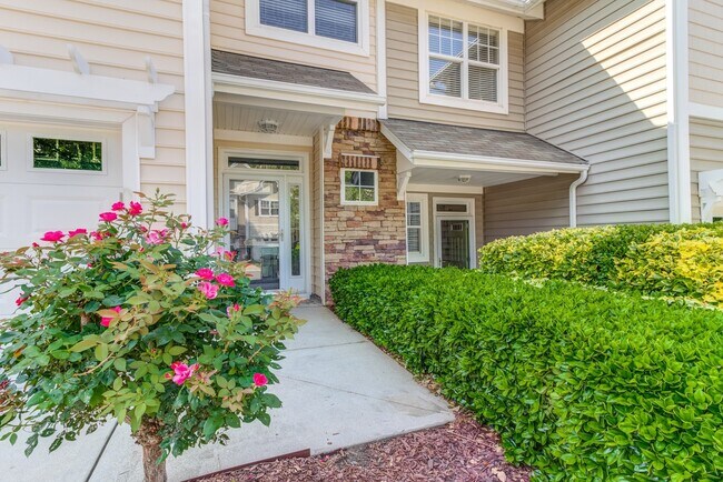 Foto del edificio - Beautiful 3 Bedroom Townhouse in Desirable...