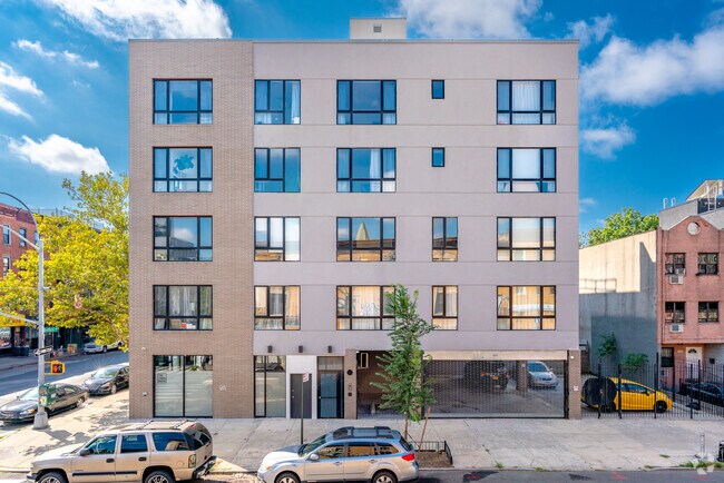 Building Photo - 186 Putnam Ave