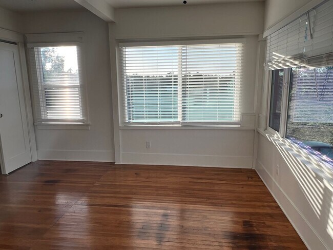 Foto del edificio - Newly renovated studio with views!