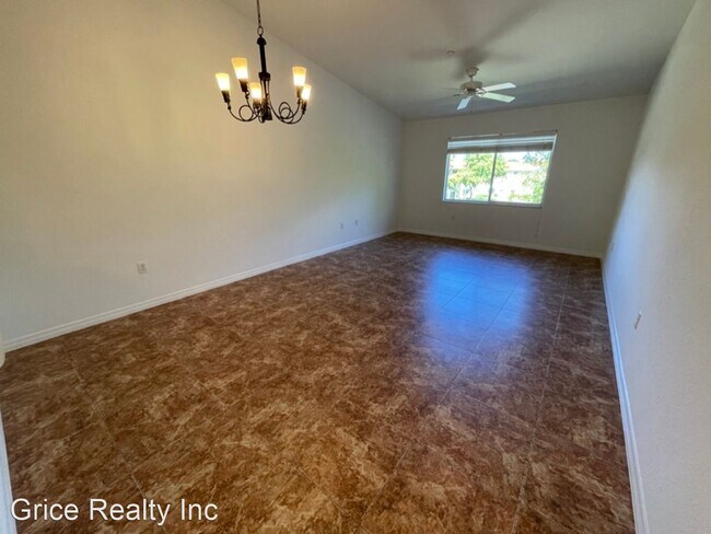 Building Photo - 2 br, 1 bath House - 8264 Key Royal Cir. #833