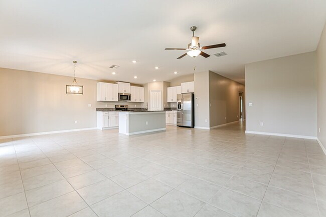 Building Photo - 1411 Golden Glow Dr
