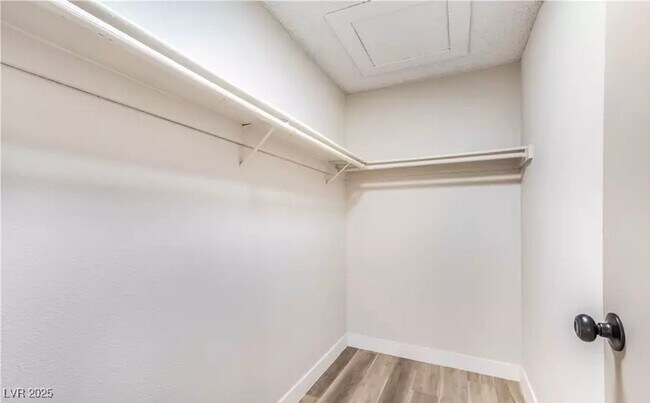 Foto del edificio - 3904 Stormcrest Dr