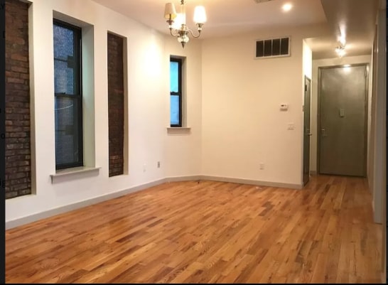 Building Photo - 707 St Johns Pl