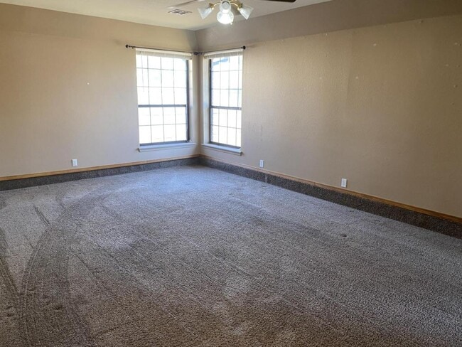 Building Photo - 2320 S W Wolf Run Dr