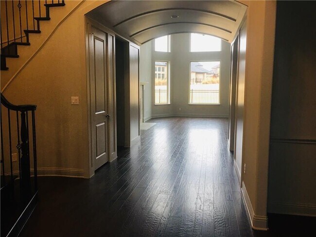 Building Photo - 7008 Barefoot Dr