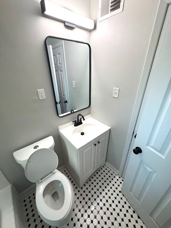 Foto del edificio - Cozy Winter Living Steps from UofM