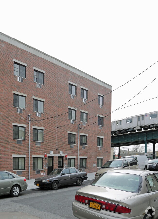 Building Photo - 710 Bartholdi St