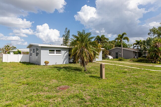 Foto del edificio - 3208 Pinetree St