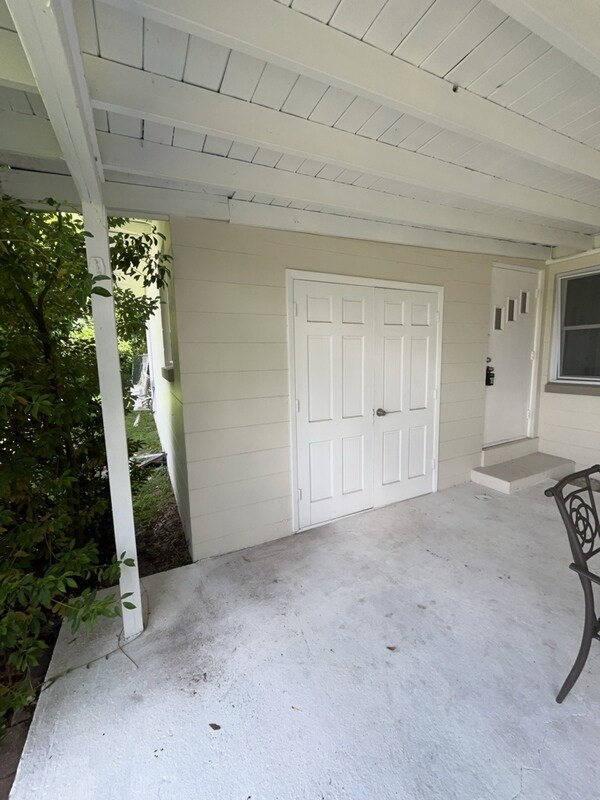 Building Photo - 562 Hartley Pl