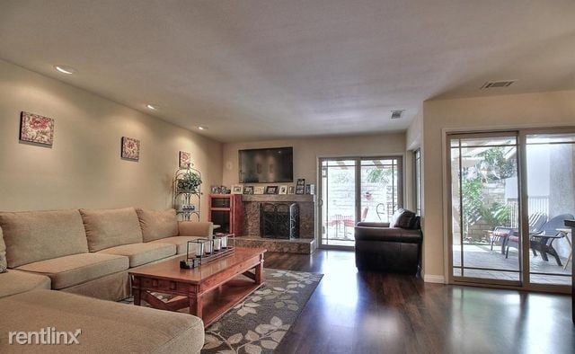 Building Photo - 3 br, 2 bath Townhome - 1033 McHugh Ct